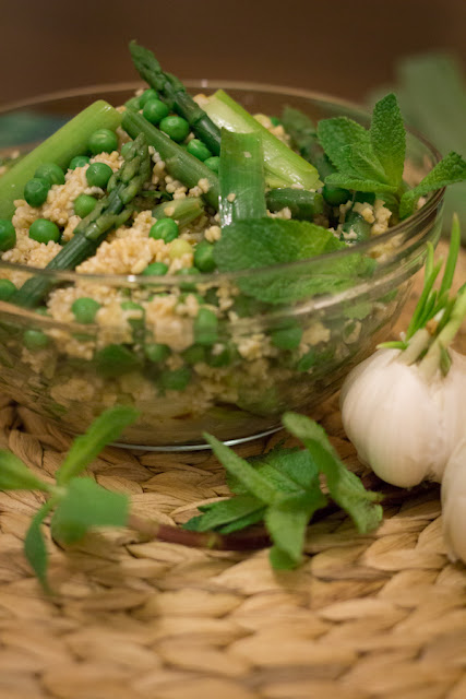 Булгур с аспержи, грах и ментови листа